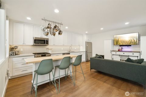 MLS: 2376935