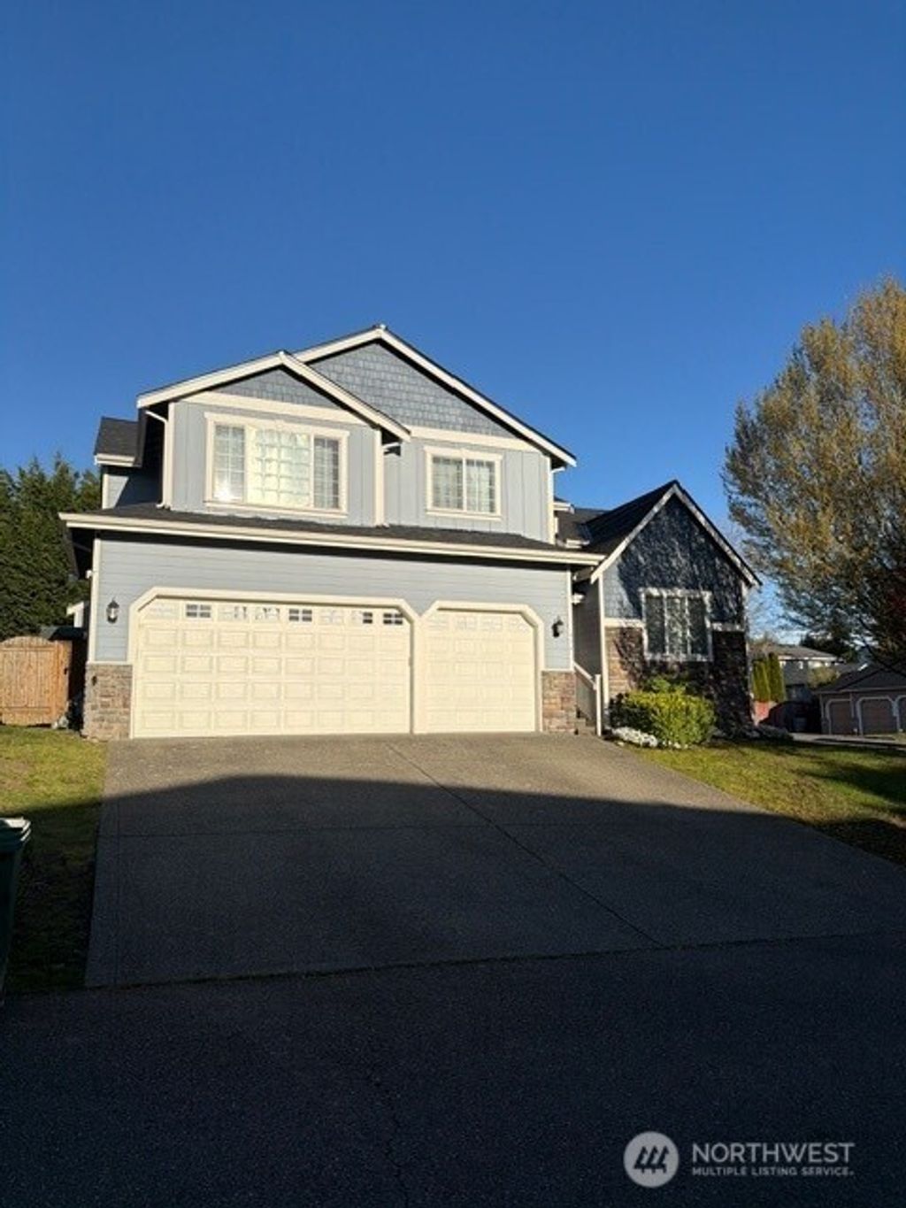 Photo of 454 Nile Street NE, Renton, WA 98059 (MLS # 2511209)