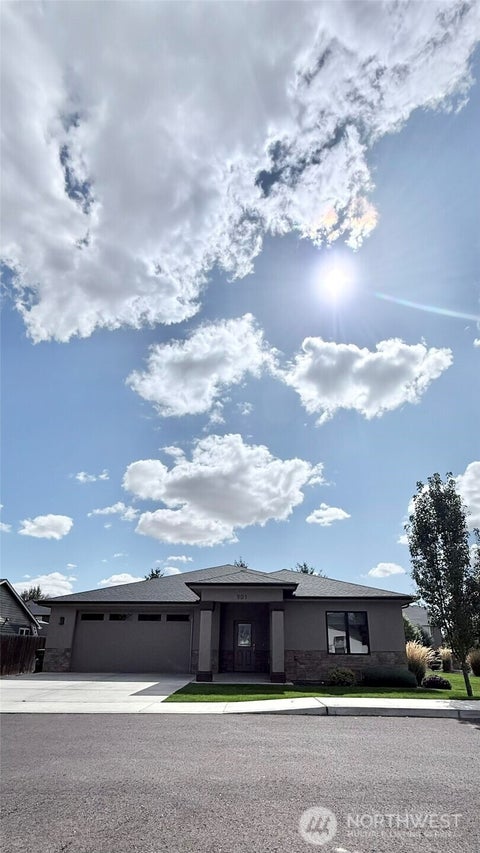 Photo of 901 Janimari Court, Walla Walla, WA 99362 (MLS # 2583845)
