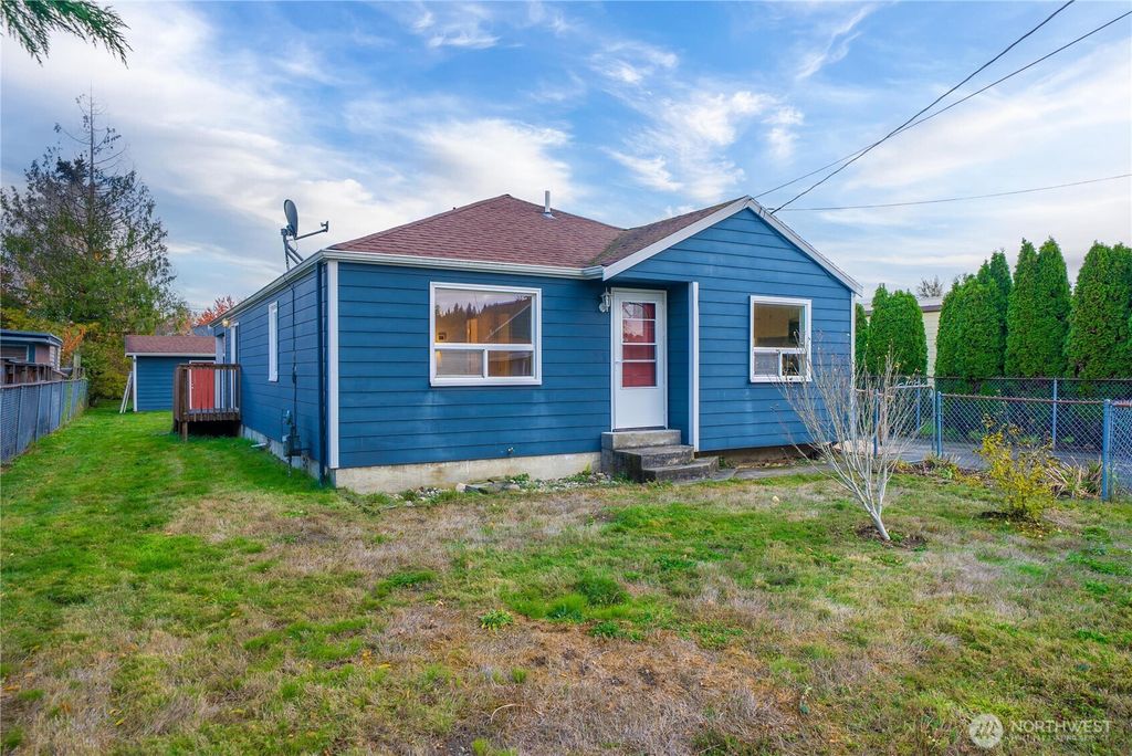 Photo of 28 Main Street, Algona, WA 98001 (MLS # 2454235)