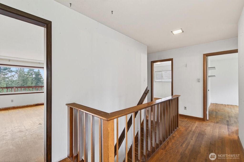 Photo of 919 Cascade Drive, Longview, WA 98632 (MLS # 2465715)