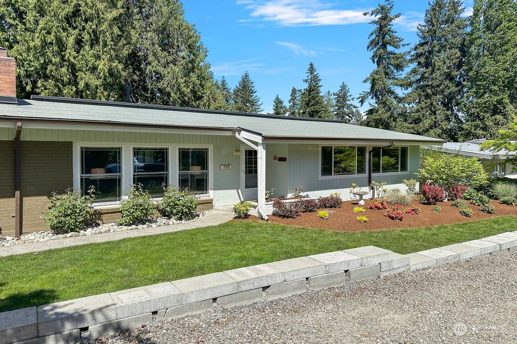 Photo of 6414 NE 154th Street, Kenmore, WA 98028 (MLS # 2047811)