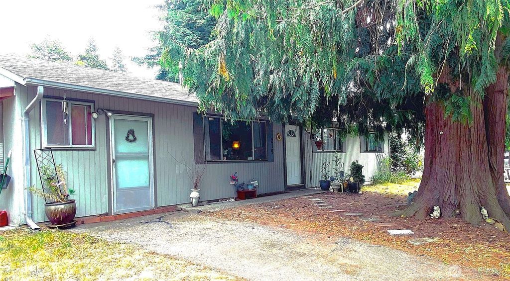 Photo of 219 SW 305th Street, Federal Way, WA 98023 (MLS # 2412214)