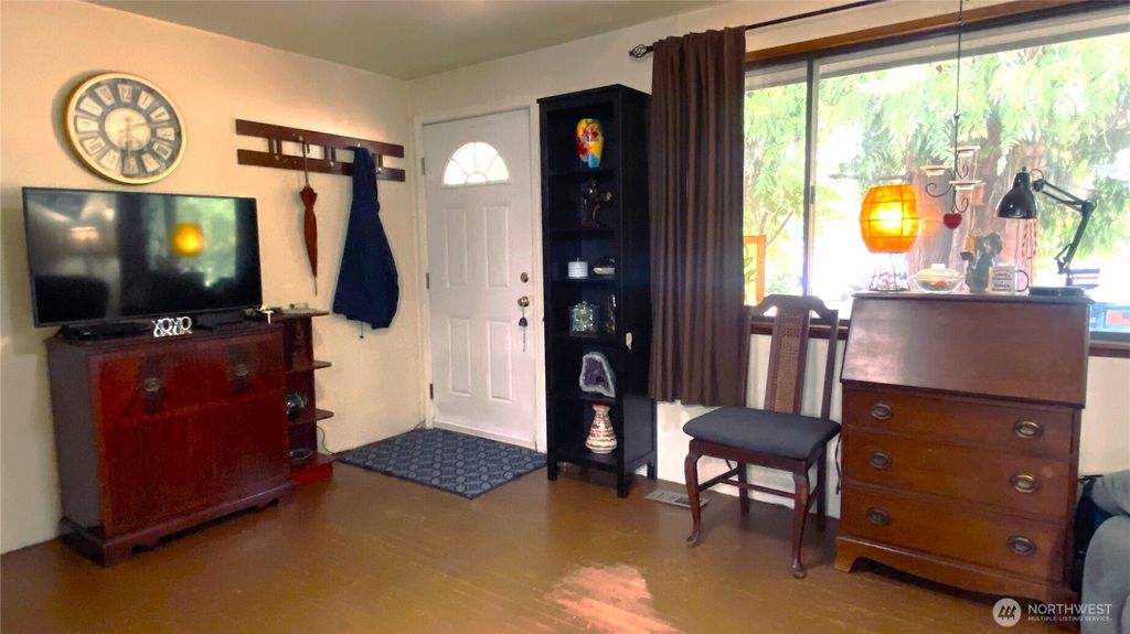 Photo of 219 SW 305th Street, Federal Way, WA 98023 (MLS # 2412214)