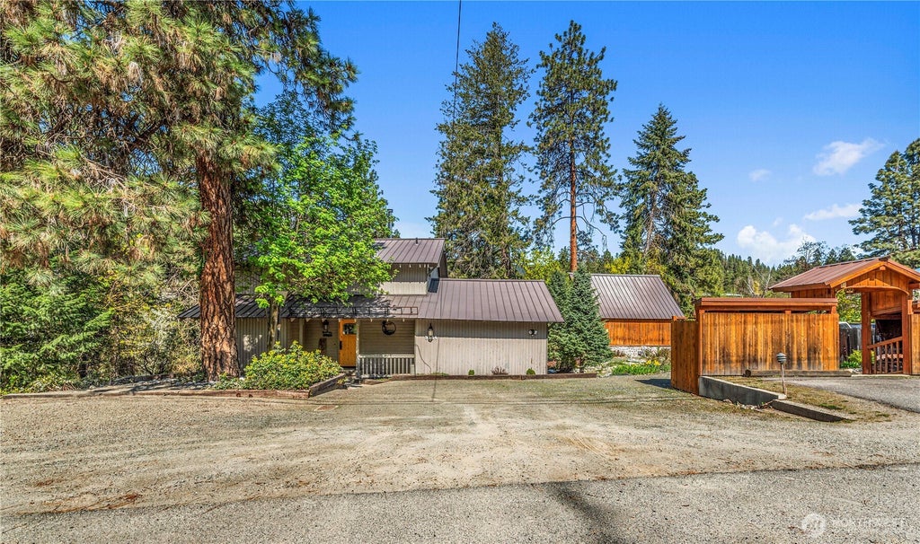 Photo of 9864 East Leavenworth Road, Leavenworth, WA 98826 (MLS # 2564037)