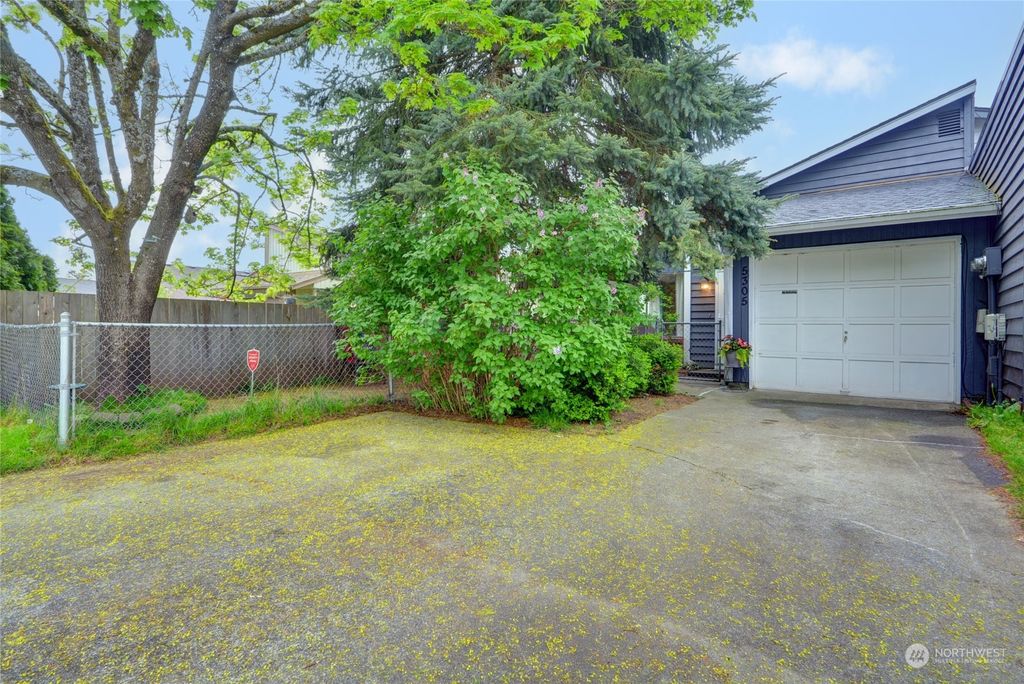 Photo of 5305 101st Place NE, Marysville, WA 98270 (MLS # 2063678)