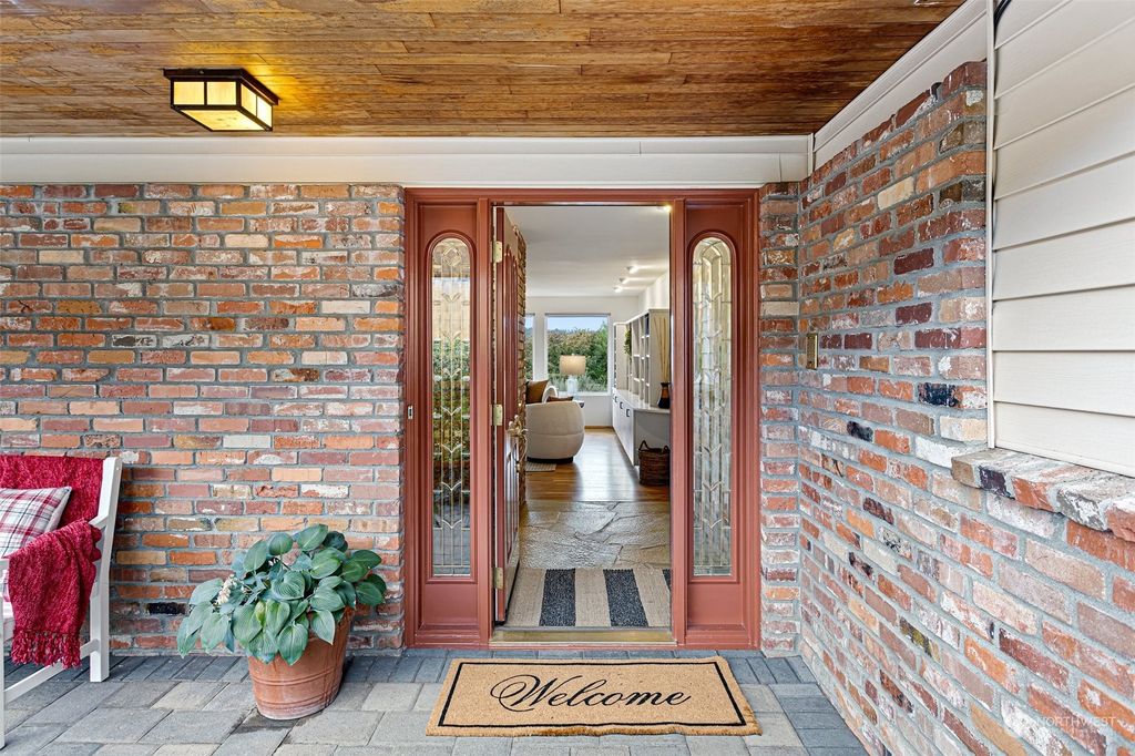 Photo of 2524 170th Place SE, Bellevue, WA 98008 (MLS # 2012212)