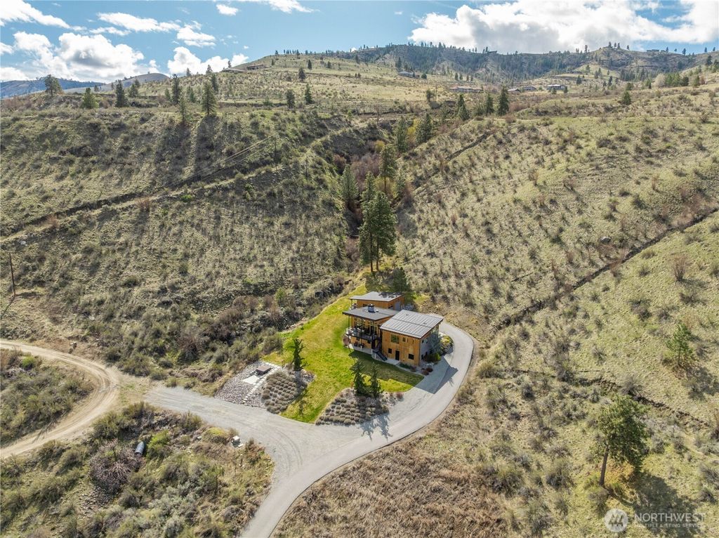 Photo of 111 Hawks Meadow Road, Chelan, WA 98816 (MLS # 2527176)