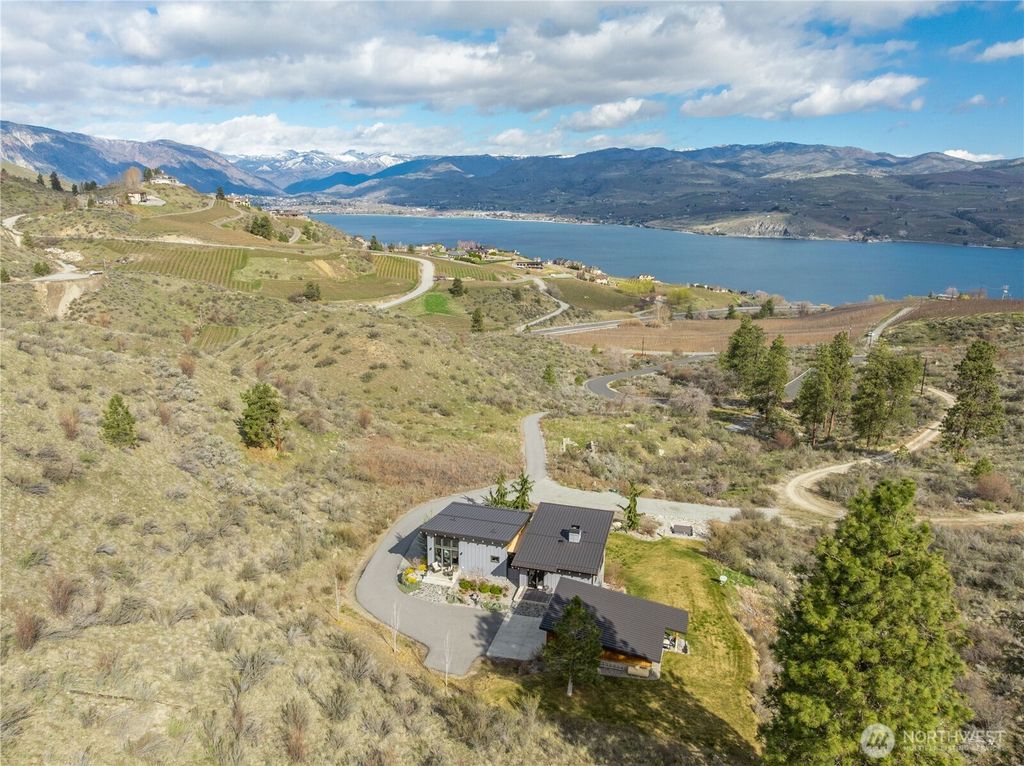 Photo of 111 Hawks Meadow Road, Chelan, WA 98816 (MLS # 2527176)