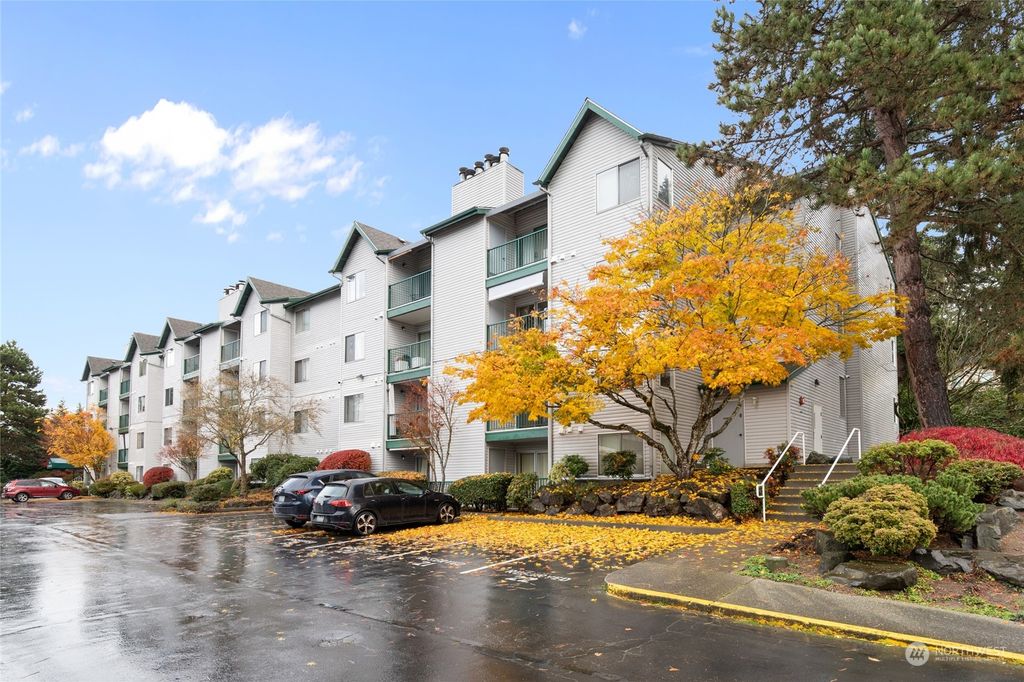 Photo of 1522 NE 175th Street #210, Shoreline, WA 98155 (MLS # 2310613)