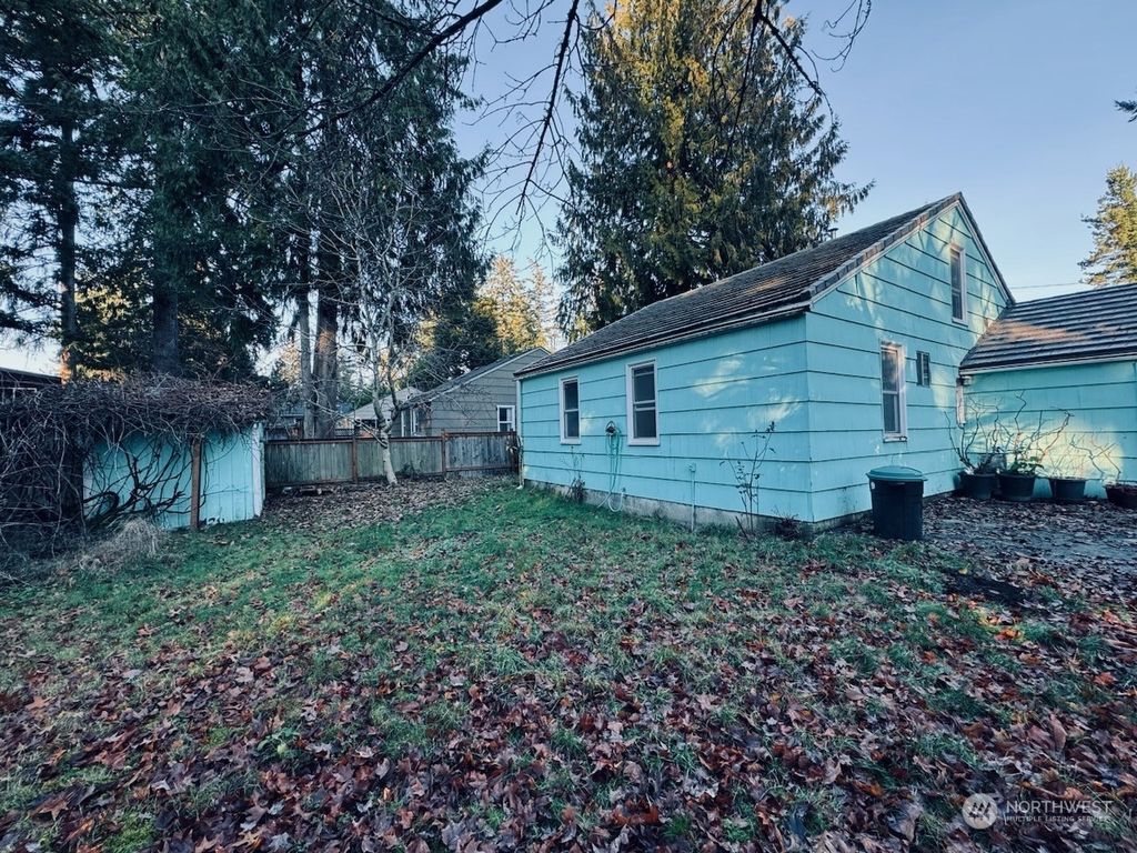 Photo of 17409 17th Place NE, Shoreline, WA 98155 (MLS # 2184812)