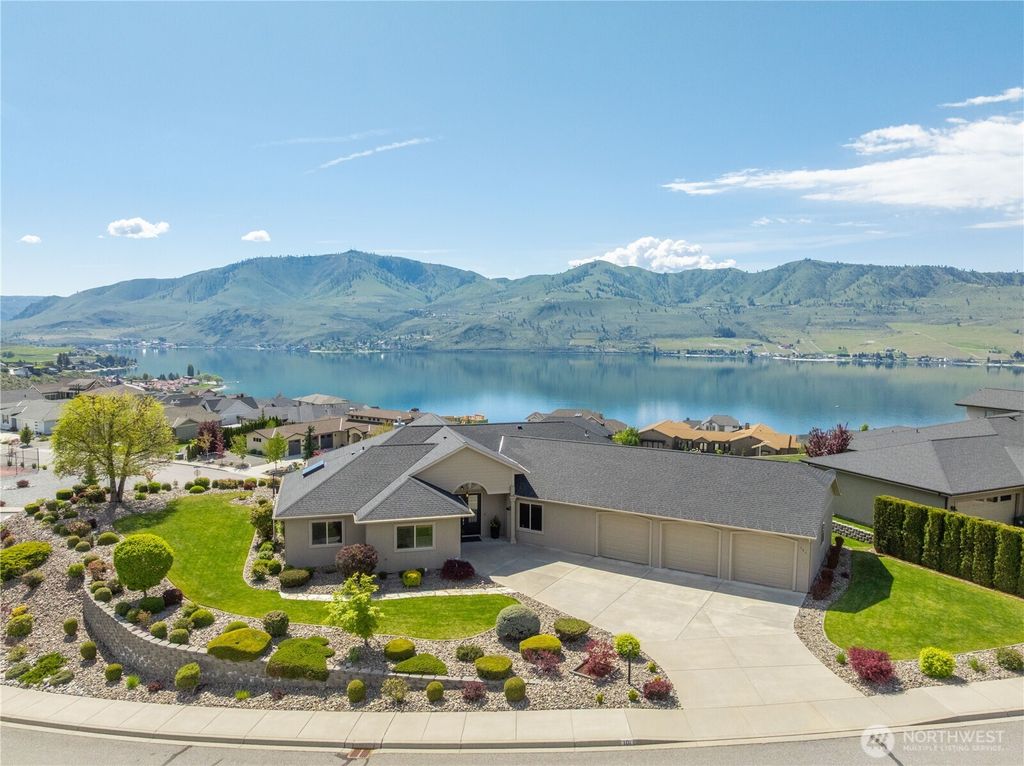 Photo of 101 Westview Drive, Chelan, WA 98816 (MLS # 2514971)