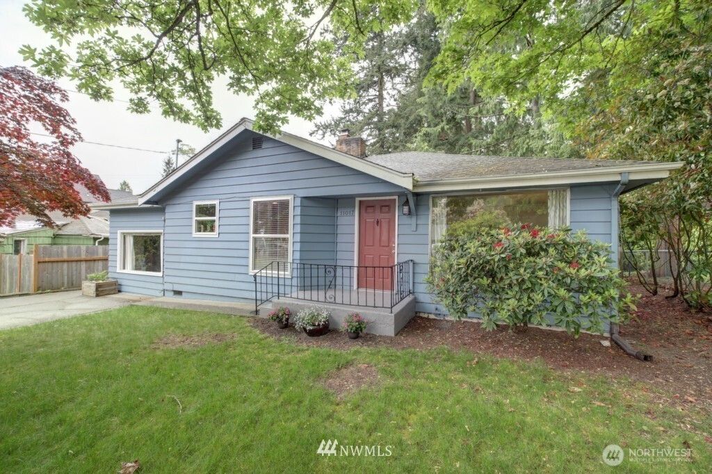 Photo of 11017 Goodwin Way NE, Seattle, WA 98125 (MLS # 2436390)