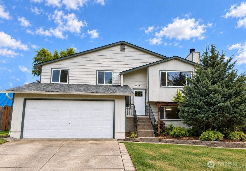 Photo of 3415 158th Street SW, Lynnwood, WA 98087 (MLS # 2580714)