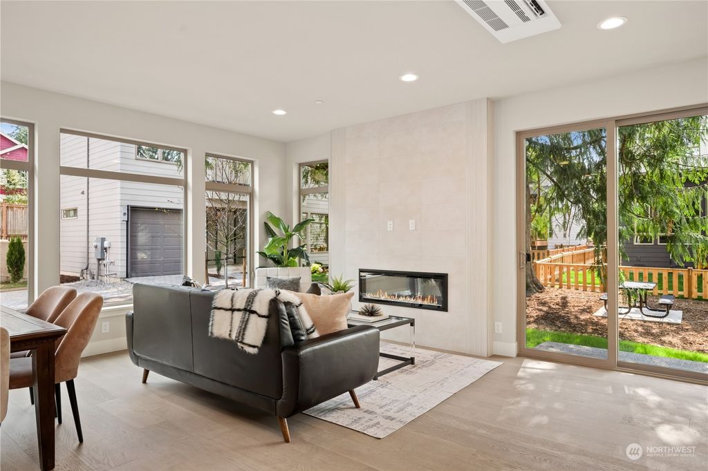 Photo of 9227 125th Avenue NE, Kirkland, WA 98033 (MLS # 2295597)