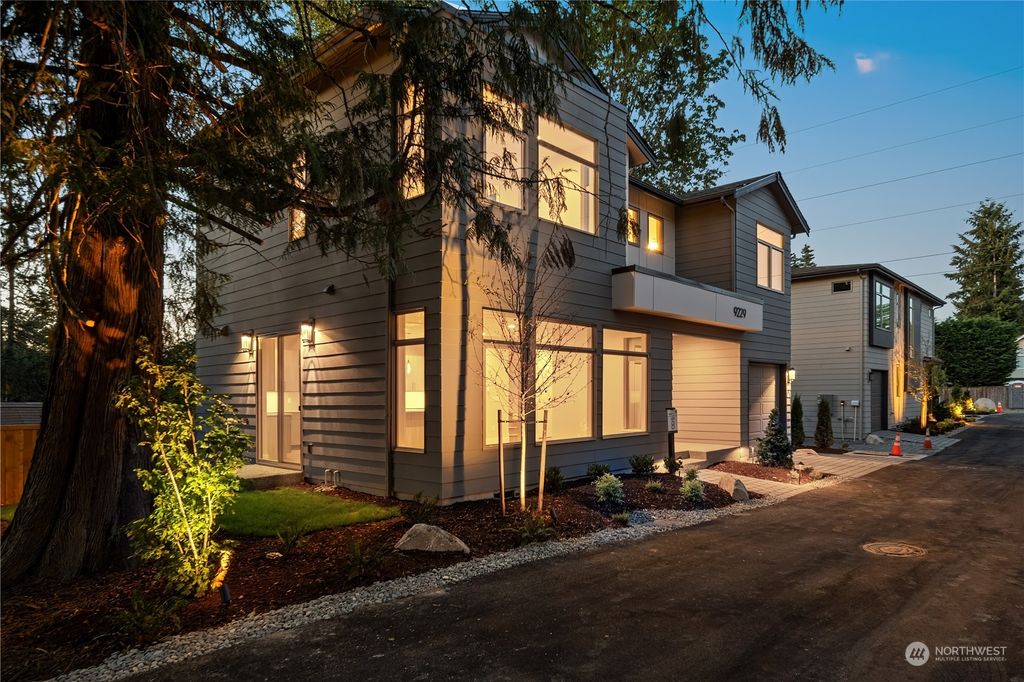 Photo of 9227 125th Avenue NE, Kirkland, WA 98033 (MLS # 2295597)