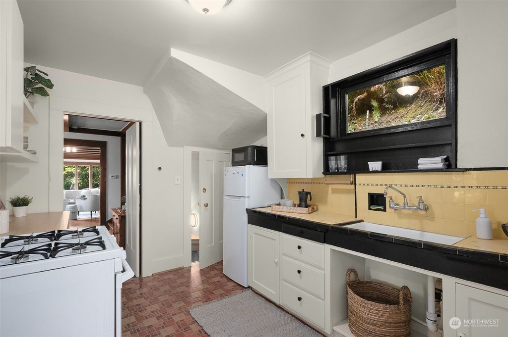 Photo of 603 36th Avenue, Seattle, WA 98122 (MLS # 2303349)