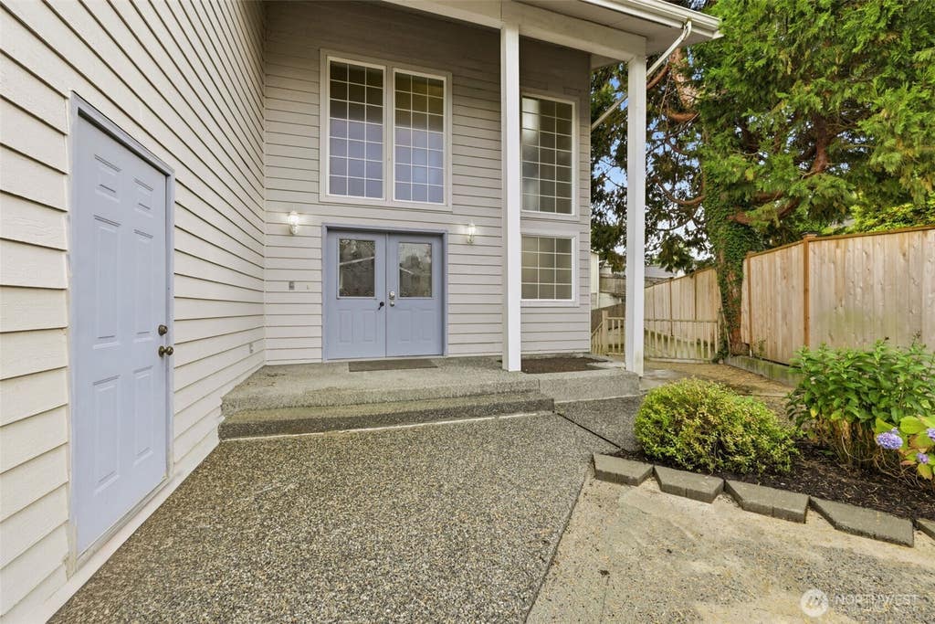Photo of 4729 Seahurst Avenue, Everett, WA 98203 (MLS # 2557338)