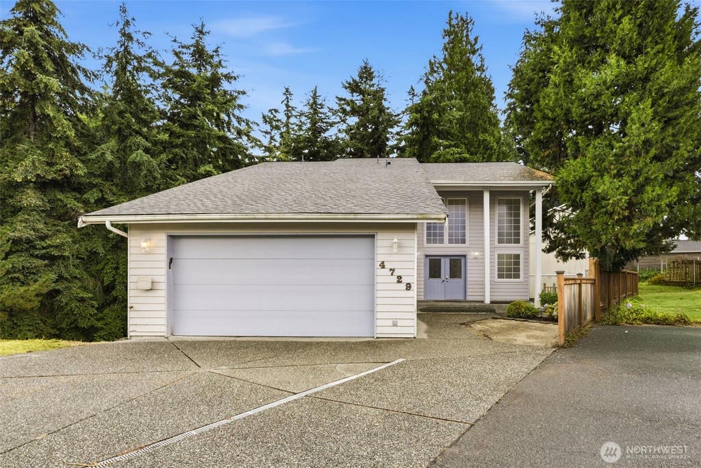 Photo of 4729 Seahurst Avenue, Everett, WA 98203 (MLS # 2557338)