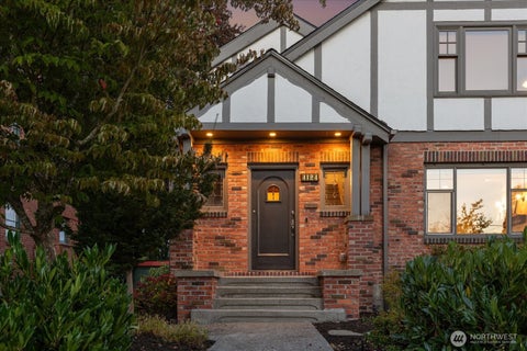 Photo of 4124 Burke Avenue N, Seattle, WA 98103 (MLS # 2580950)