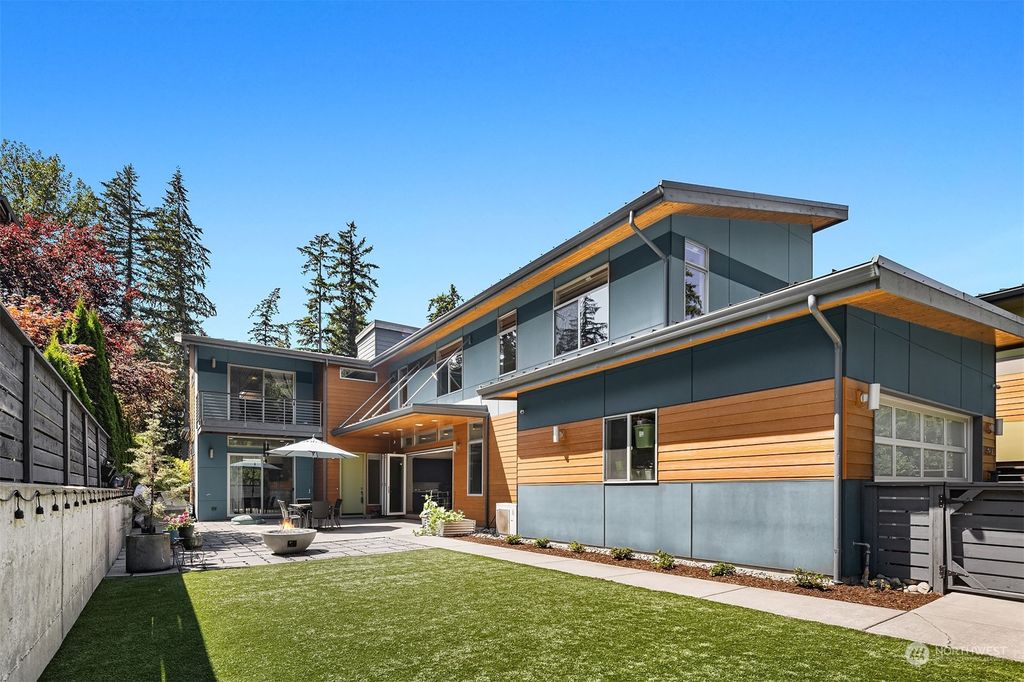 Photo of 3027 220th Avenue SE, Sammamish, WA 98075 (MLS # 2267360)