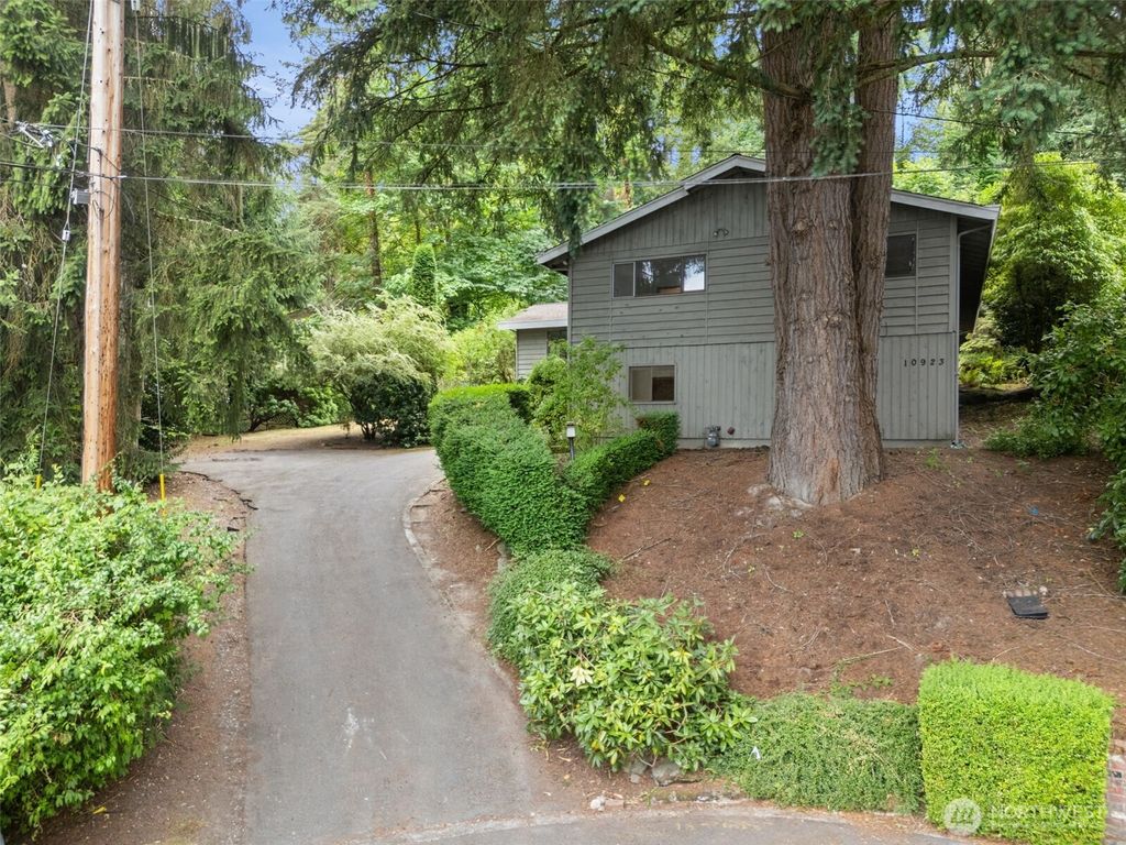 Photo of 10923 SE 10th Place, Bellevue, WA 98004 (MLS # 2406653)