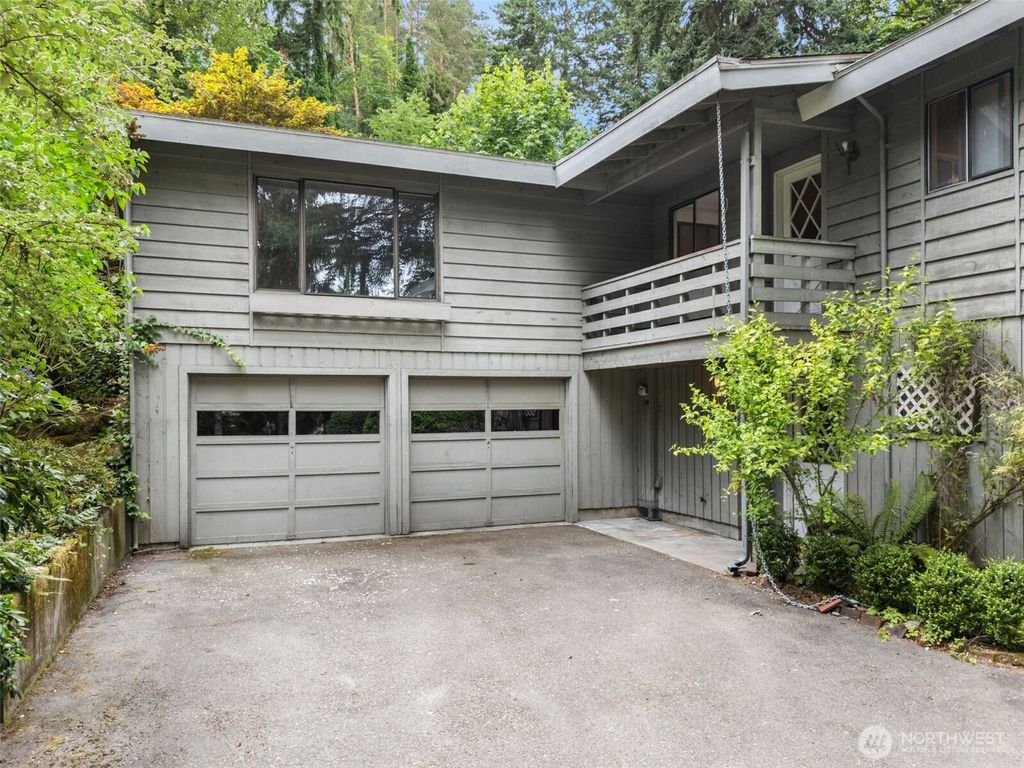 Photo of 10923 SE 10th Place, Bellevue, WA 98004 (MLS # 2406653)