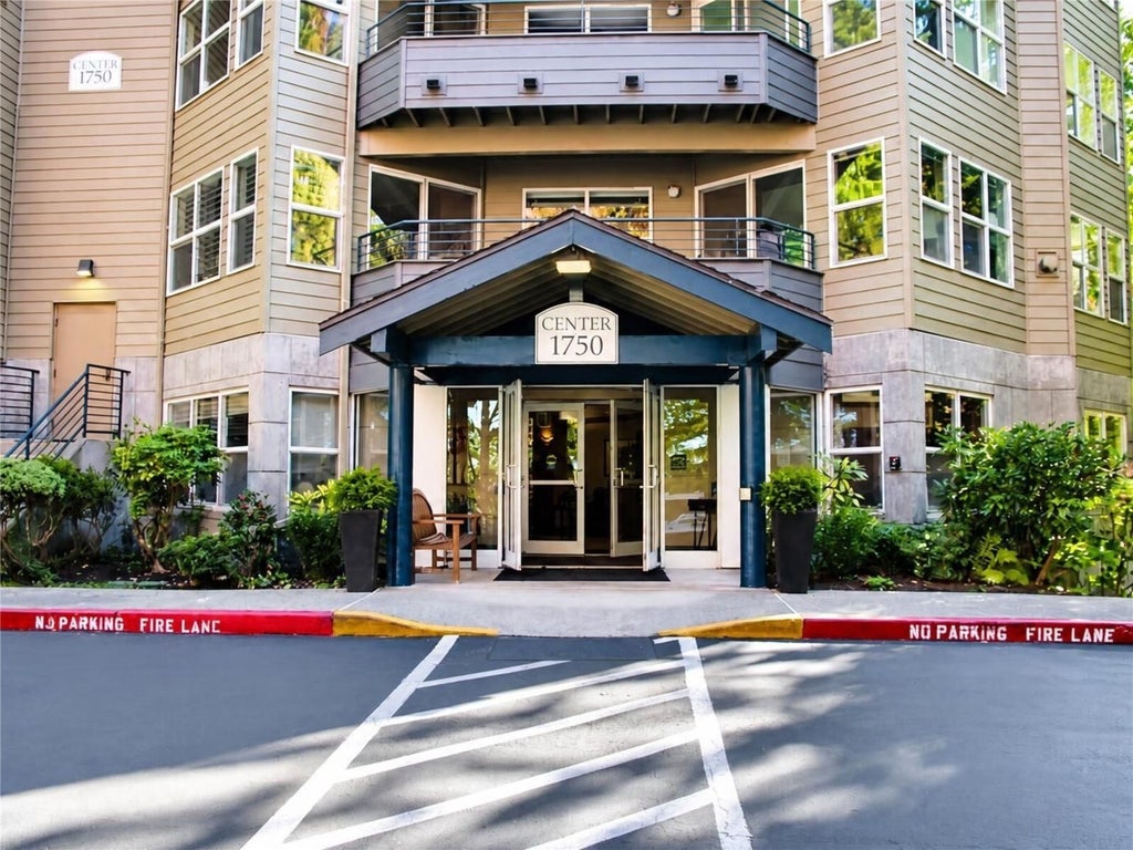Photo of 1750 152nd Avenue NE #C204, Bellevue, WA 98007 (MLS # 2591515)