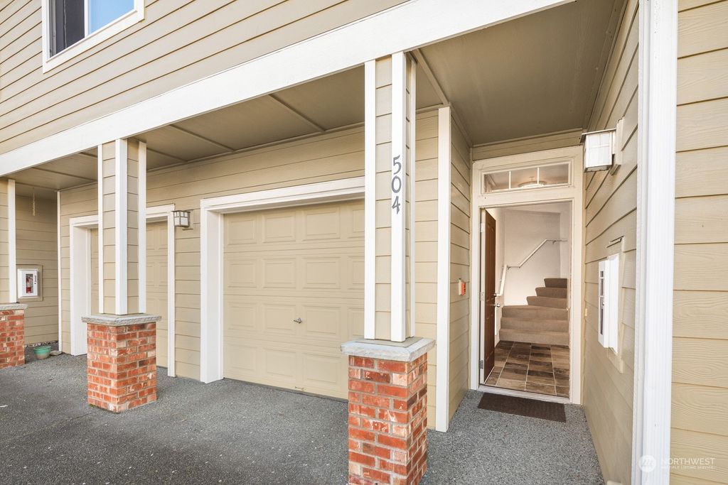 Photo of 504 241st Lane SE #B6, Sammamish, WA 98074 (MLS # 2232783)