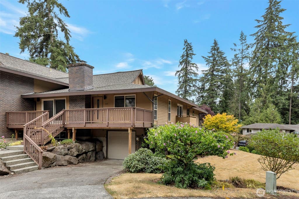 Photo of 17120 NE 2nd Place, Bellevue, WA 98008 (MLS # 2561818)