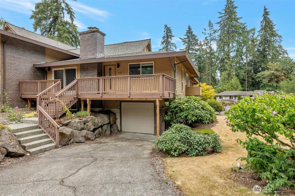 Photo of 17120 NE 2nd Place, Bellevue, WA 98008 (MLS # 2561818)
