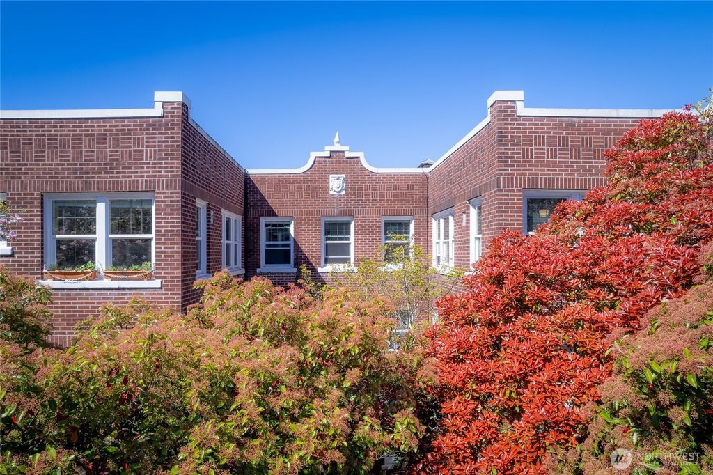 Photo of 411 Boylston Avenue E #207, Seattle, WA 98102 (MLS # 2475980)