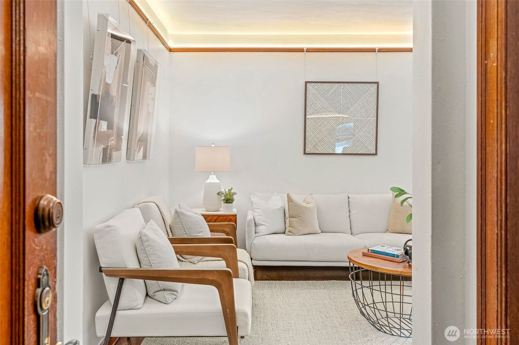 Photo of 411 Boylston Avenue E #207, Seattle, WA 98102 (MLS # 2475980)