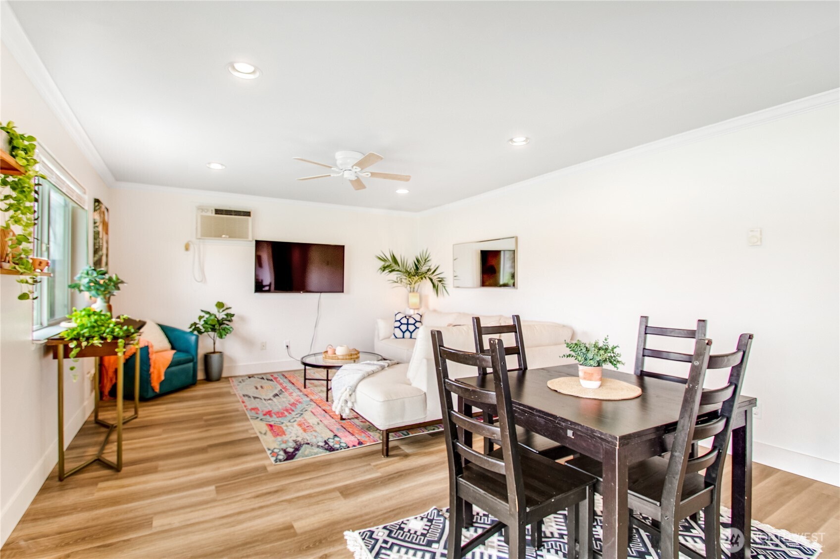 1902 W Prospect St. 112