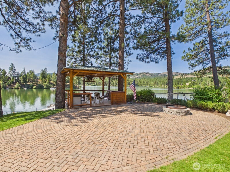 10 Wayland Cove Road