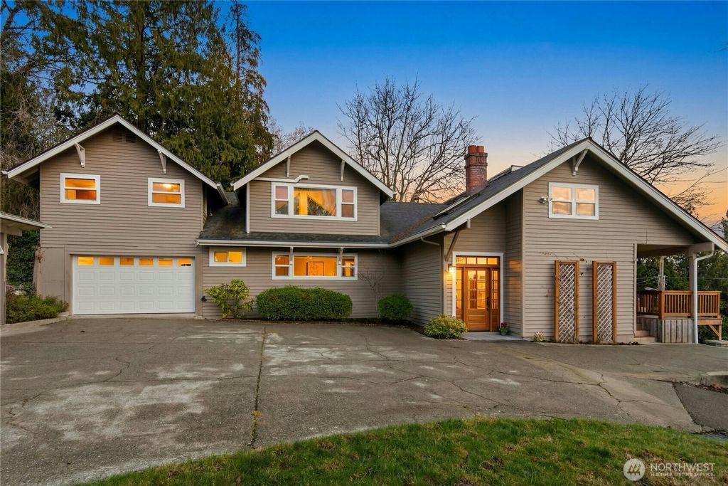 Photo of 12506 Holmes Point Drive NE, Kirkland, WA 98034 (MLS # 2485415)