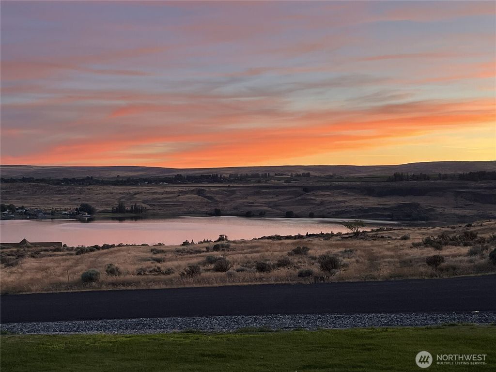 Photo of 21165 Division .4 NE, Soap Lake, WA 98851 (MLS # 2515755)