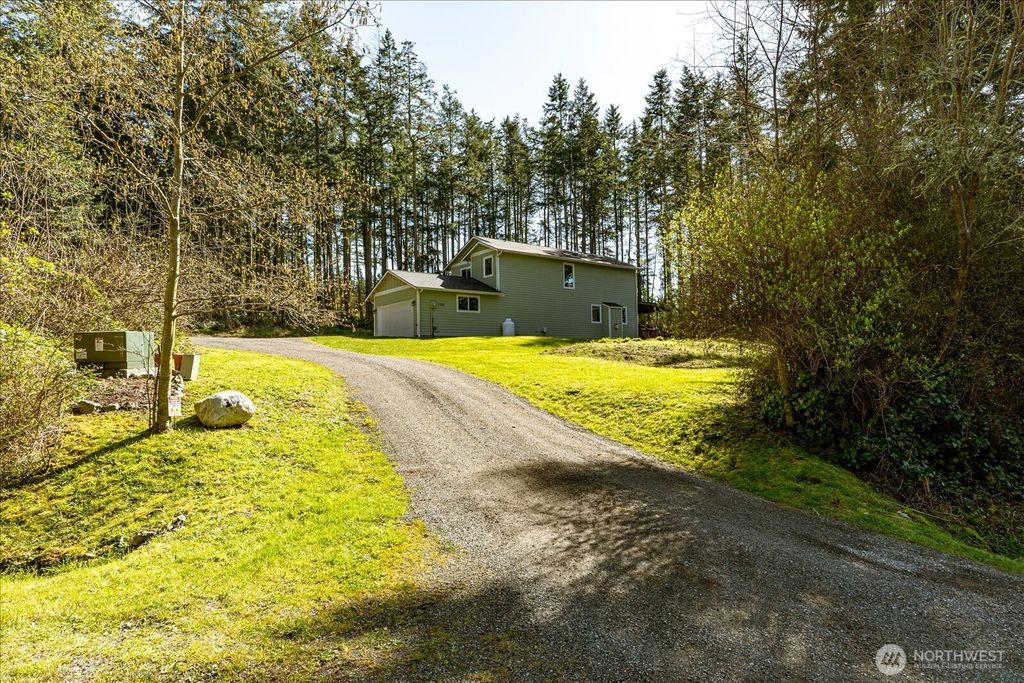 Photo of 1035 W Starflower Road, Oak Harbor, WA 98277 (MLS # 2500265)