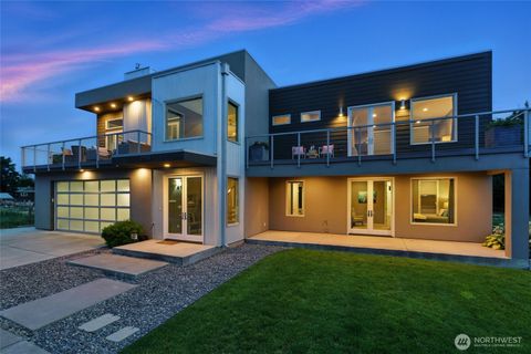 Photo of 2150 Paramount Street, Walla Walla, WA 99362 (MLS # 2407995)