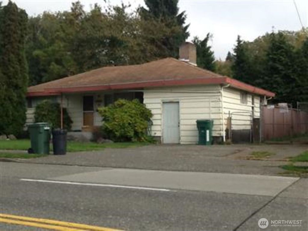 Photo of 6826 25th Avenue NE, Seattle, WA 98115 (MLS # 2462796)
