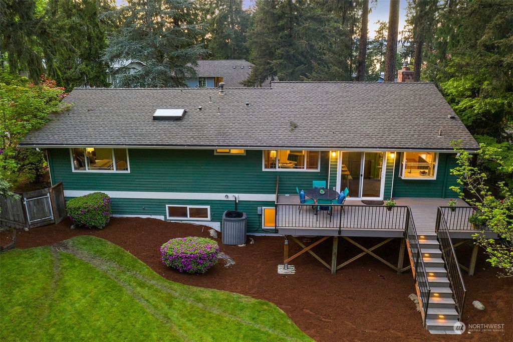 Photo of 18015 NE 33rd Street, Redmond, WA 98052 (MLS # 2229005)