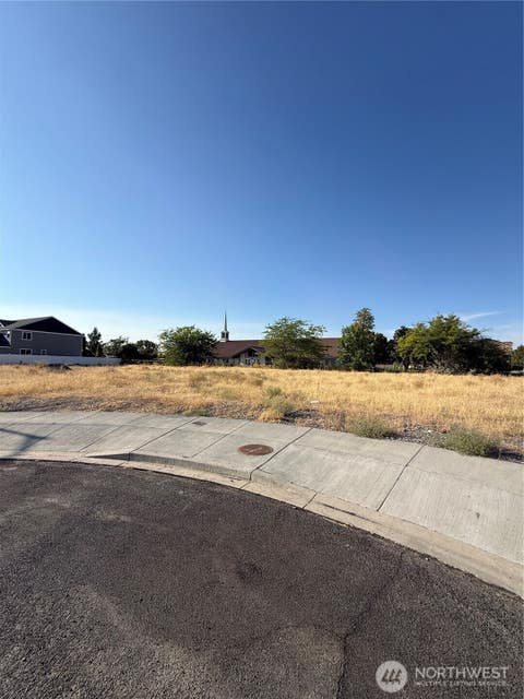 Photo of 910 W Ted Yao Way, Moses Lake, WA 98837 (MLS # 2572336)