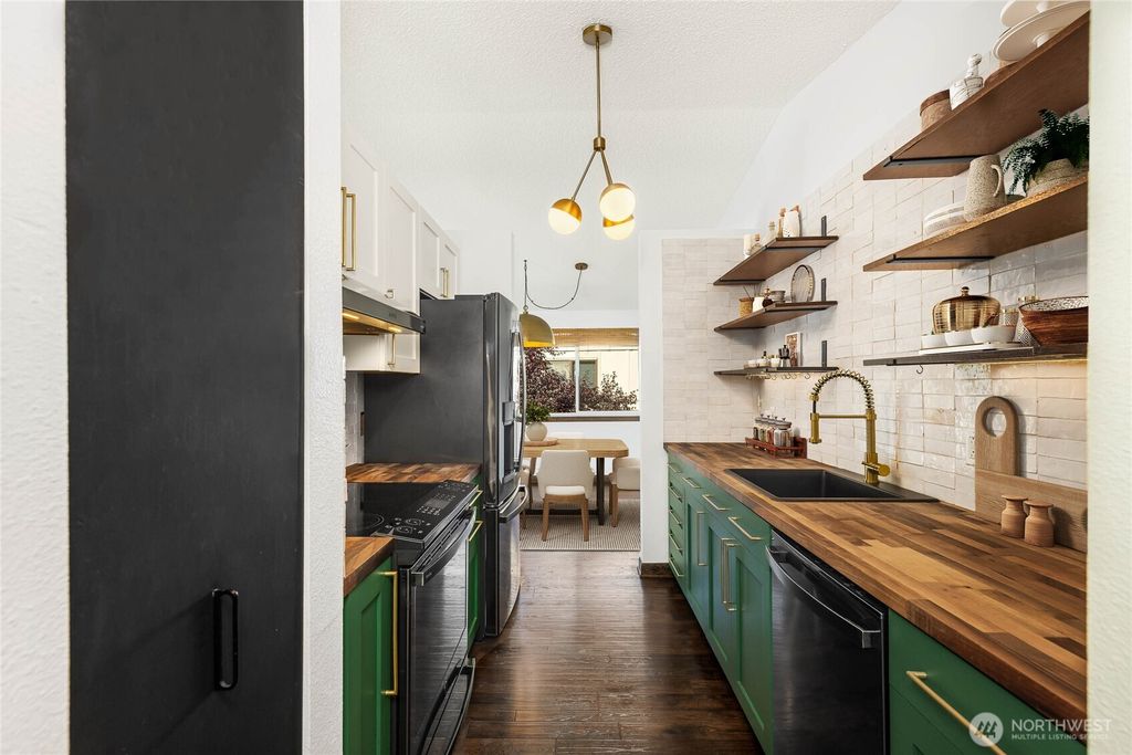 Photo of 1235 SW 132nd Lane #931, Burien, WA 98146 (MLS # 2488959)