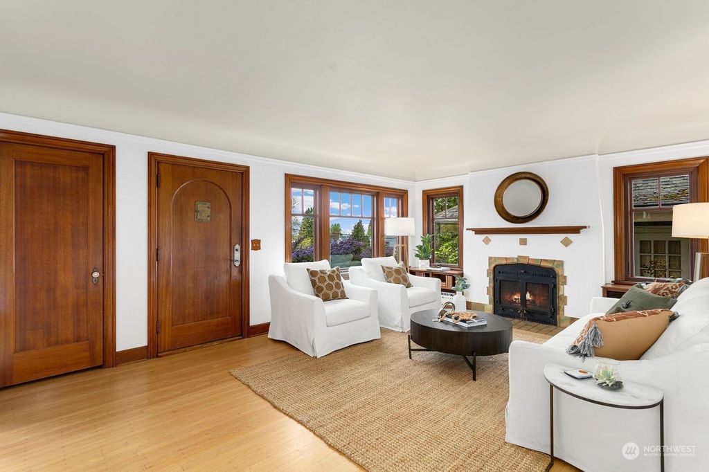 Photo of 1616 3rd Avenue N, Seattle, WA 98109 (MLS # 2074849)