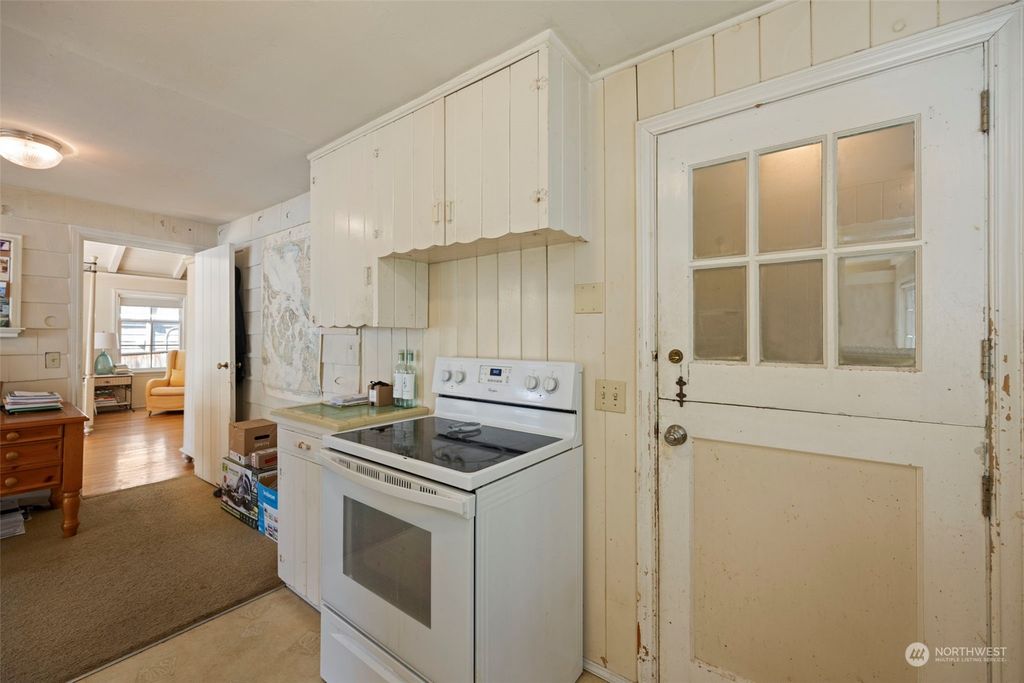 Photo of 8431 85th Avenue SE, Mercer Island, WA 98040 (MLS # 2262442)