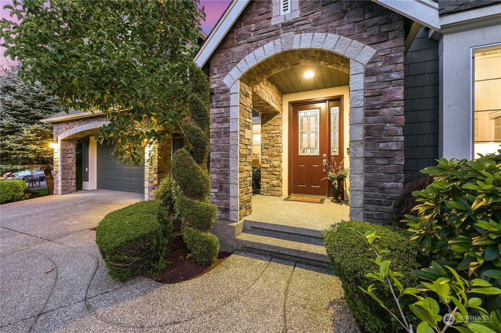 Photo of 27233 SE 18th Place, Sammamish, WA 98075 (MLS # 2001595)