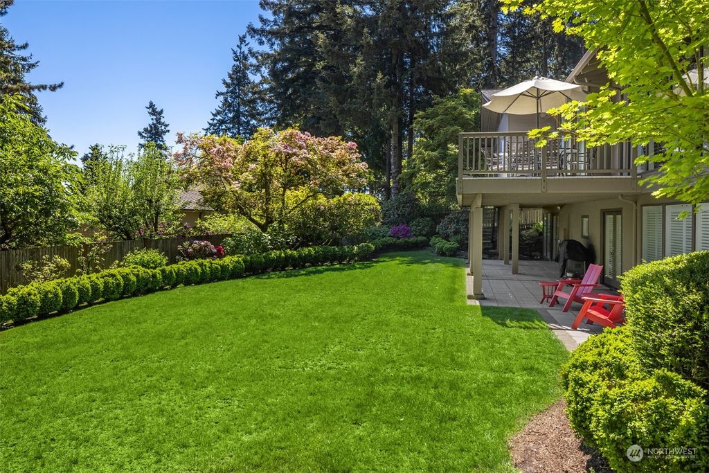 Photo of 7702 88th Place SE, Mercer Island, WA 98040 (MLS # 2258289)