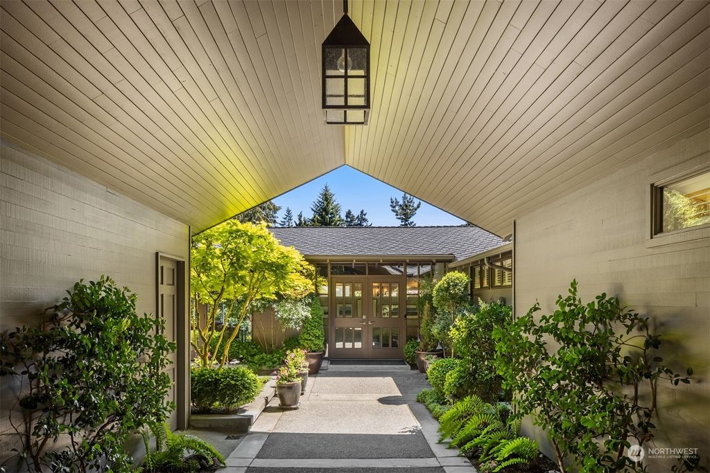 Photo of 7702 88th Place SE, Mercer Island, WA 98040 (MLS # 2258289)