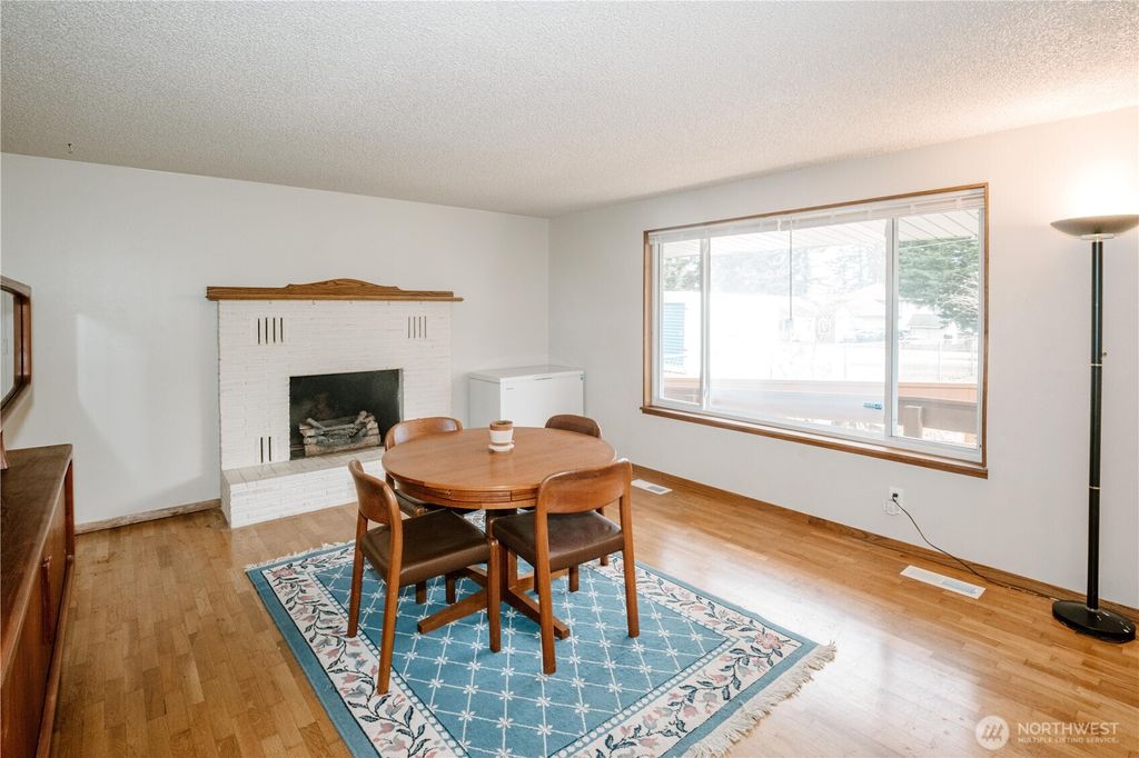 Photo of 22014 54th Avenue W, Mountlake Terrace, WA 98043 (MLS # 2466352)