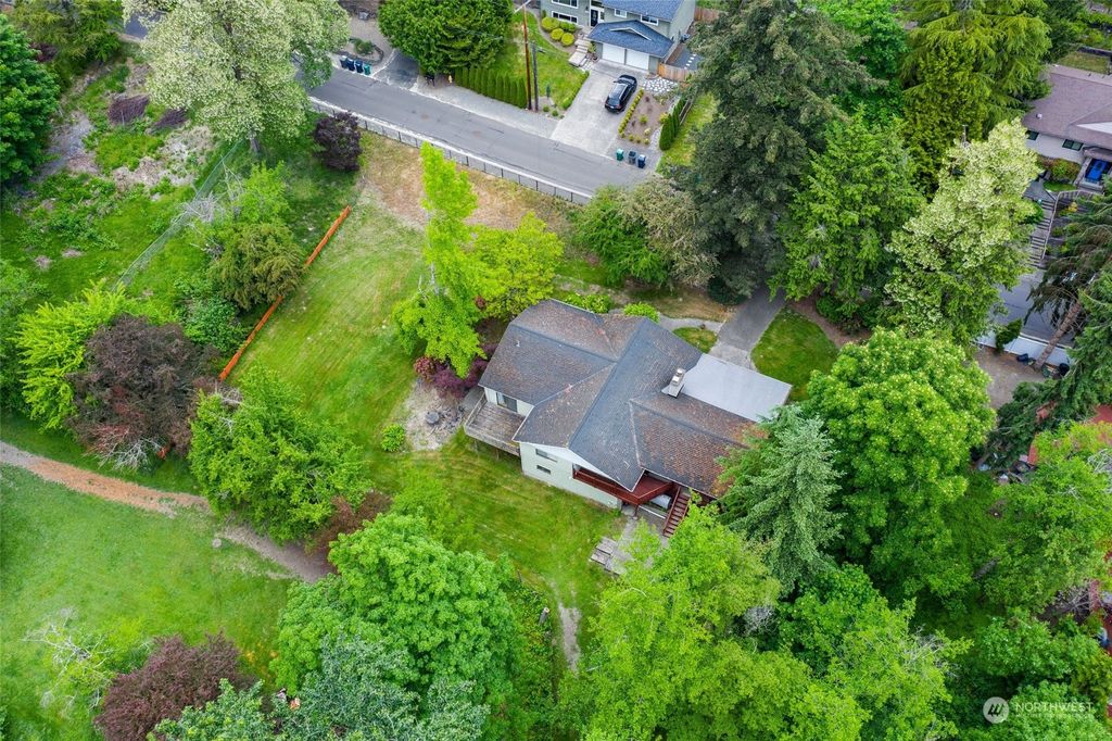 Photo of 10033 111th Avenue NE, Kirkland, WA 98033 (MLS # 2076538)